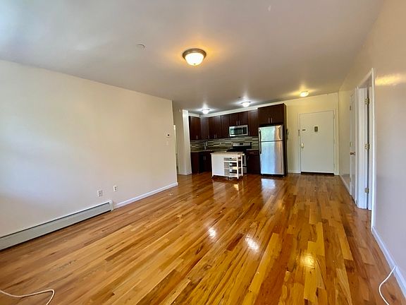 4th image of 257 15th St #32