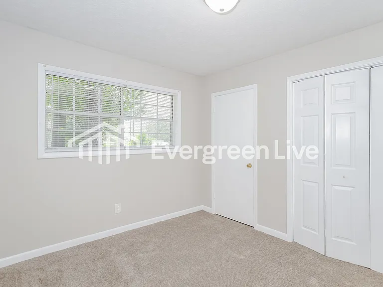 1975 Chestnut Log Dr — Photo 11