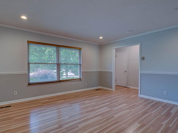 5th image of 3931 Kenilworth Ln