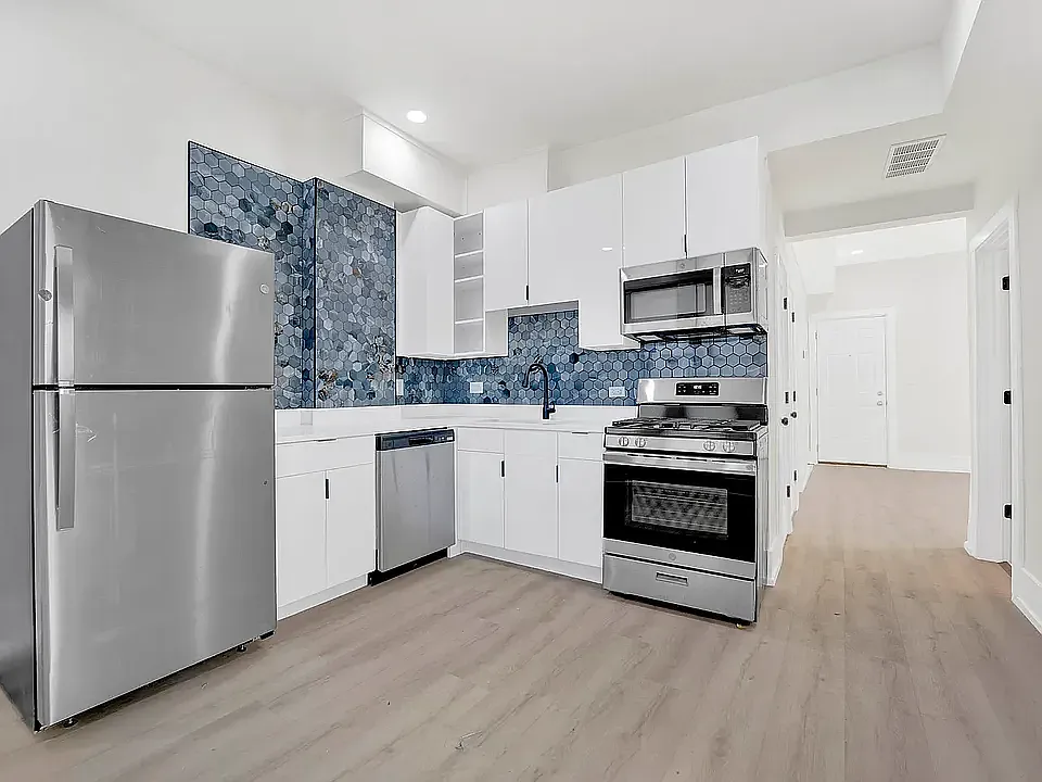 2 bed, 1100 sqft, $2,700 — Photo 1