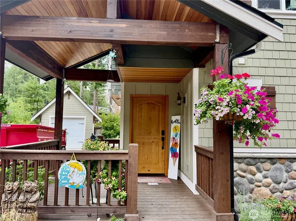 103 Mountain View Lane S, Packwood, WA 98361