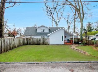 24 Main St, Lake Grove, NY 11755
