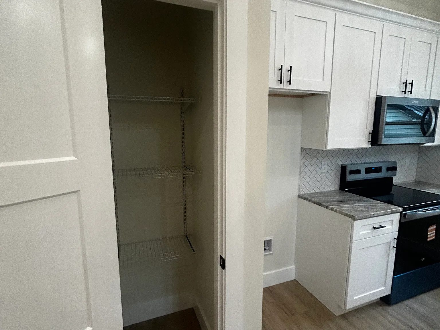 3 bed, 1139 sqft, $2,100 — Photo 4
