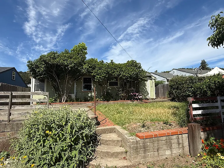 3064 Laurel St — Photo 7