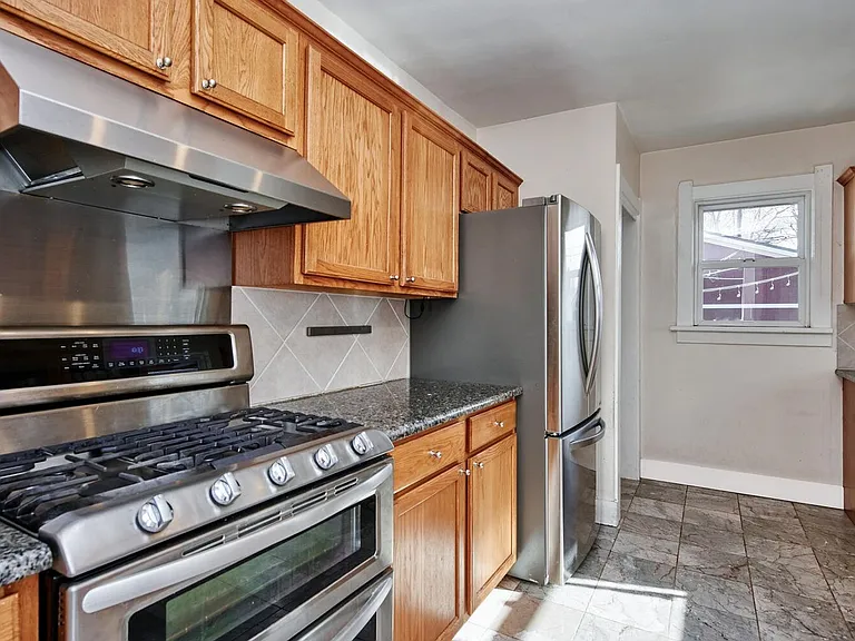 2308 Grape St — Photo 10