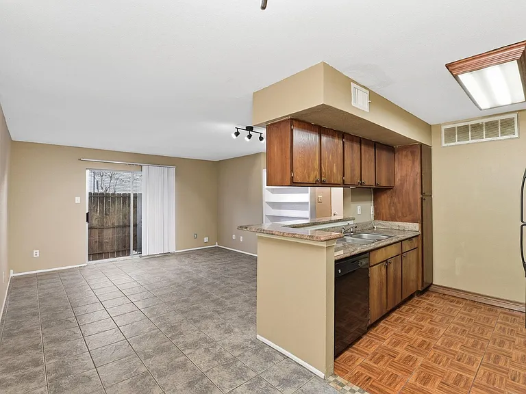 12905 Woodforest Blvd #711 — Photo 13