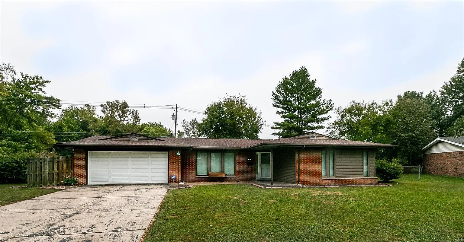 206 Chaucer Dr photo 1