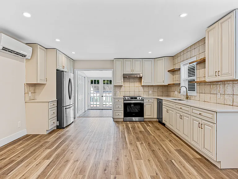 42 Forsythe St — Photo 9