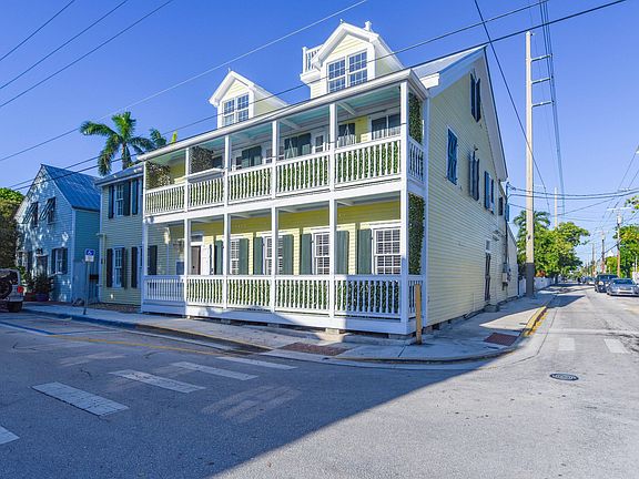 2nd image of 927 Thomas St APT 1