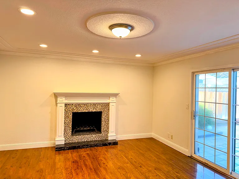 1204 Arlington Ln — Photo 6
