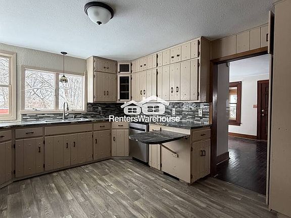2nd image of 506 6th St W