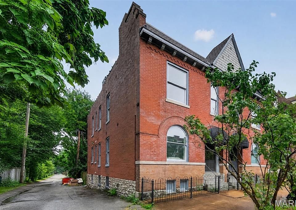1st image of 3248 California Ave