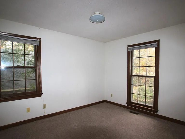 1406 Bloomingdale Dr — Photo 11