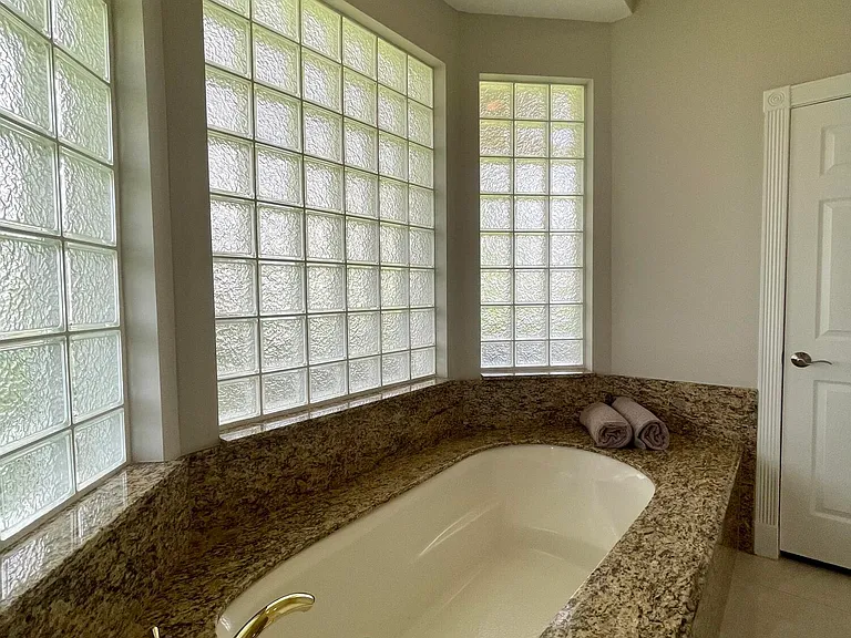 15590 Hawker Ln — Photo 6