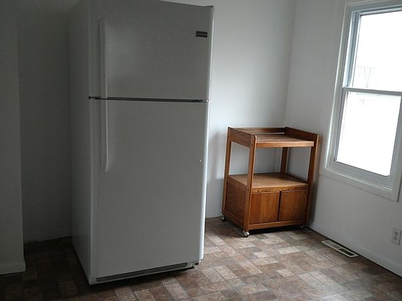 3rd image of 402 Bellevue Dr