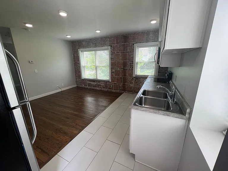 528 S 29th St — Photo 25