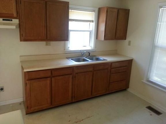 4th image of 1843 N Centennial St