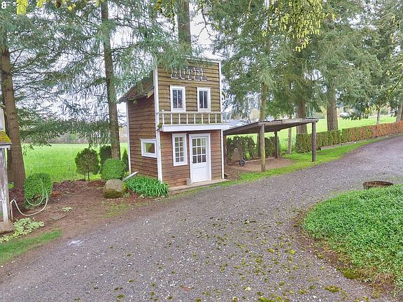 5th image of 3417 NE 85th St