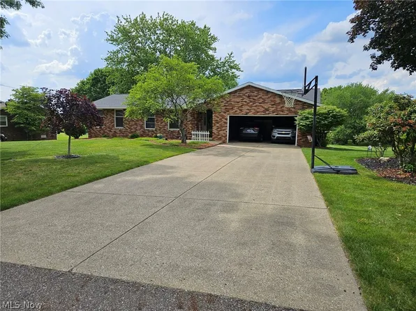 6111 Pilot View Cir, Louisville, OH 44641