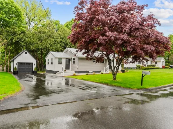 6 Phillips Dr, Holyoke, MA 01040