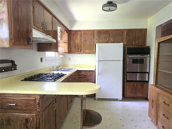 2nd image of 1411 Herbert St