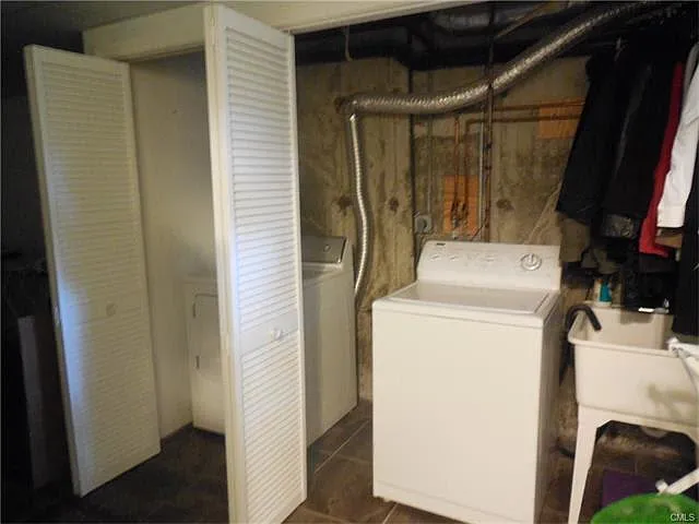 209 Hunyadi Ave — Photo 16