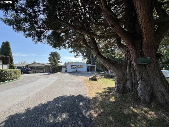 16063 Driftwood Ln Space 8, Brookings, OR 97415