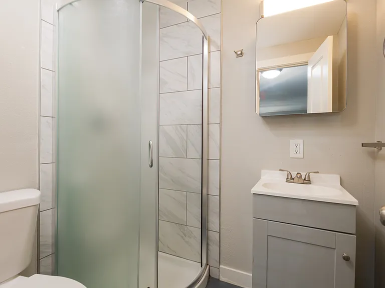 923 SW Holden St #1 — Photo 6