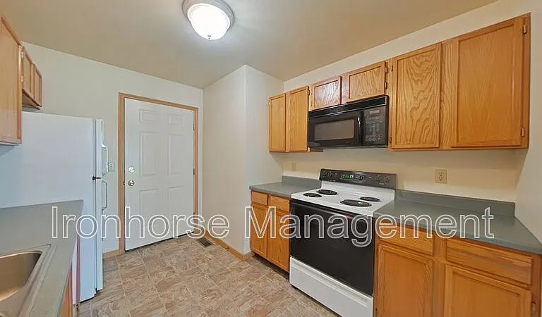 2460 Wheeler Dr #B — Photo 6