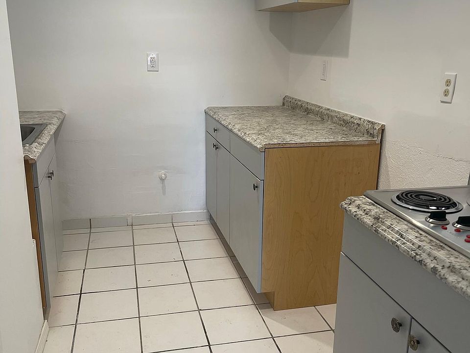 1st image of 219 N Alvarado St #1/4