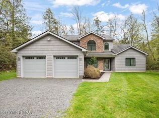 2236 Hillcrest Dr, Pocono Pines, PA 18350