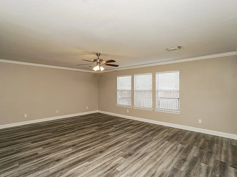 3329 Whisper Mnr — Photo 5