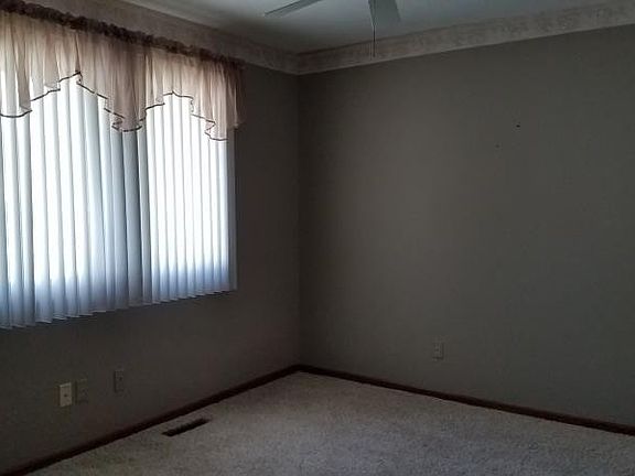 4th image of 5739 Elaine Dr