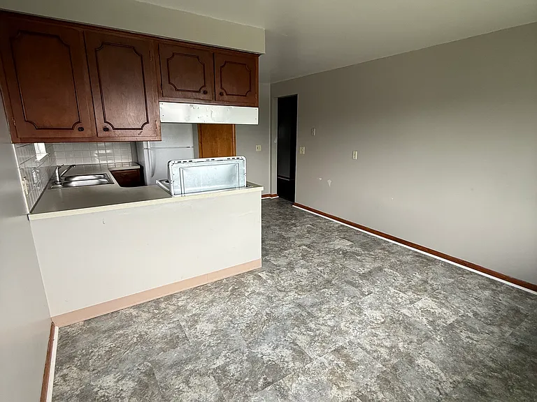 574 S Transit St #8 — Photo 2