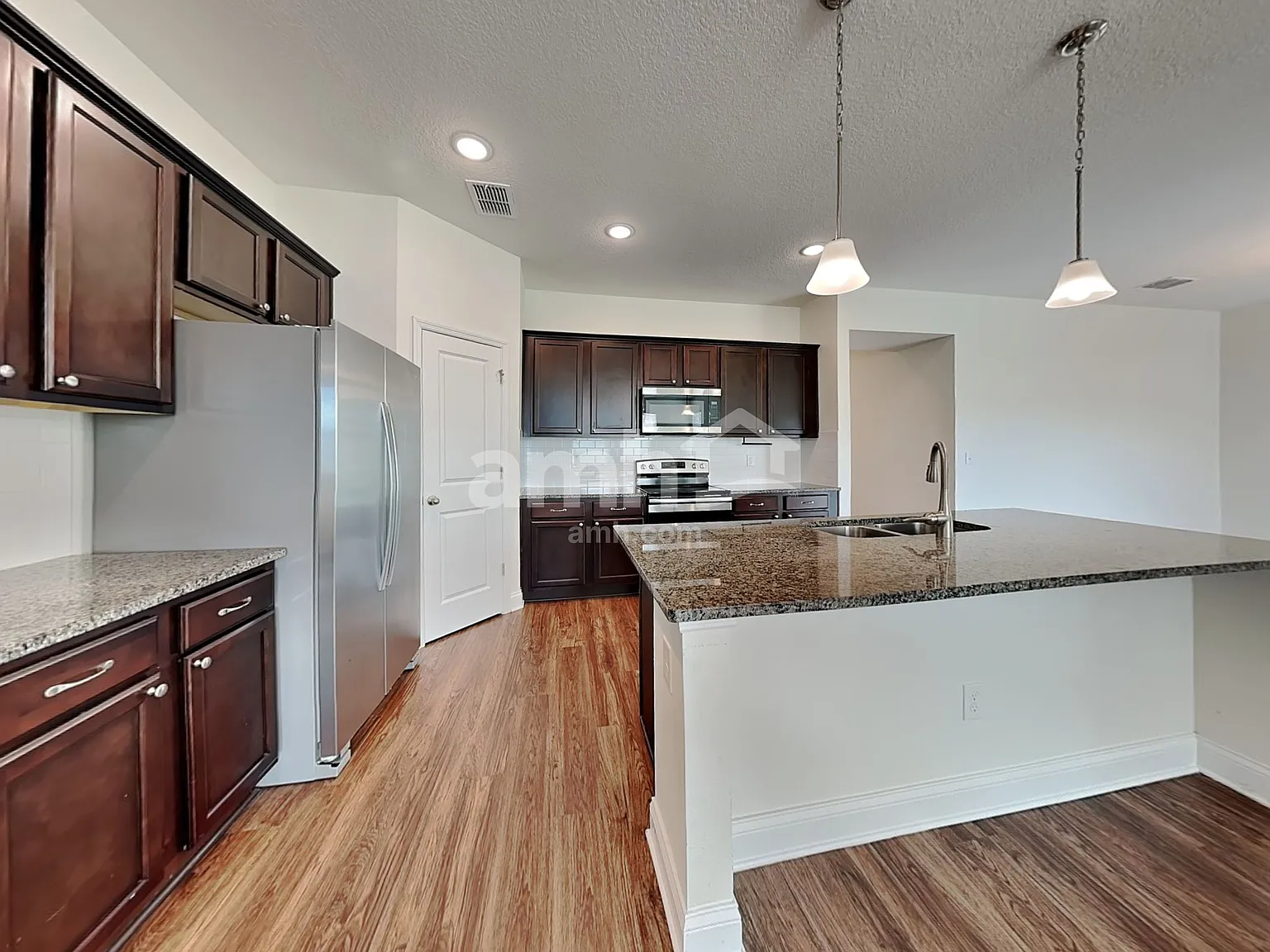 4 bed, 3.0 bath, 2206 sqft, $2,825 — Photo 4
