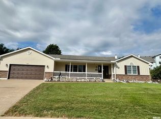 613 33rd Ave N, Clinton, IA 52732