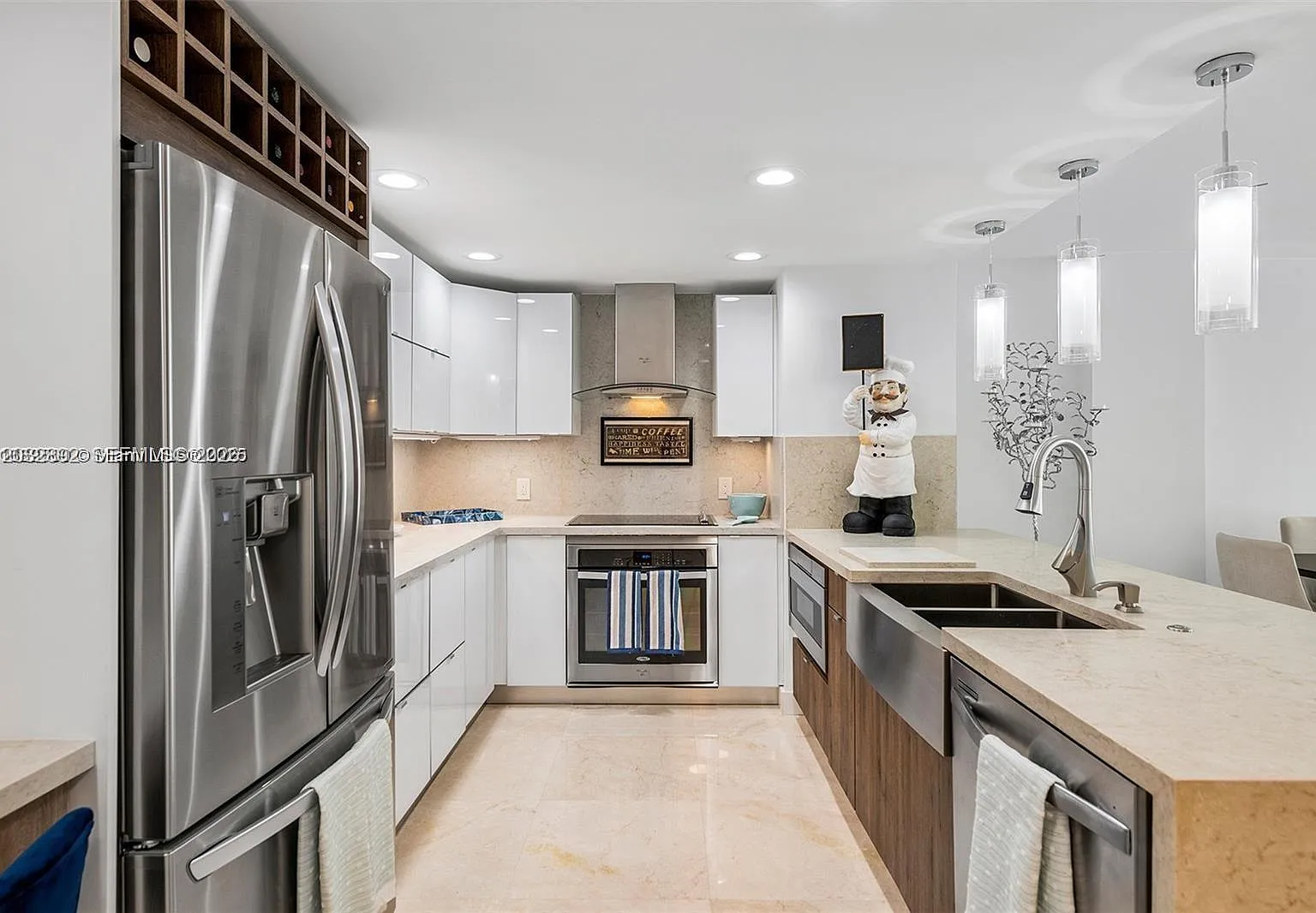 Opal Towers Condo — Photo 3