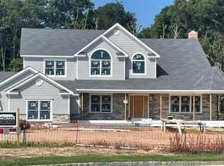 4 Ashley Ct, Northport, NY 11768
