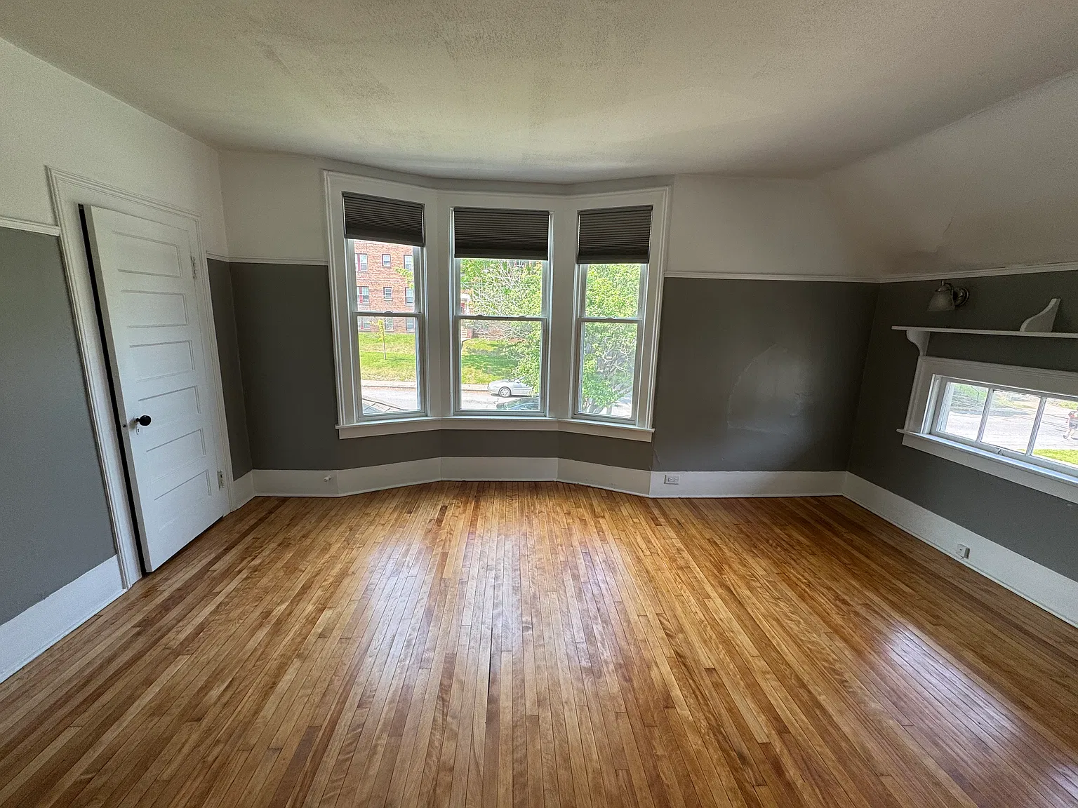 604 Willis Ave — Photo 4
