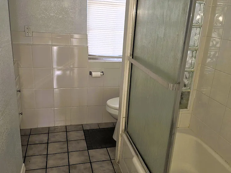 814 Poplar Dr #B — Photo 3