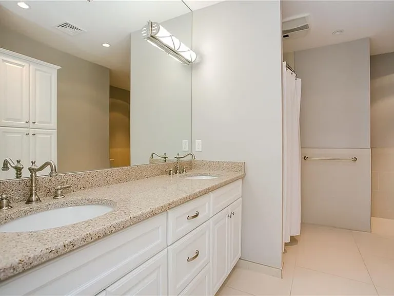 241 Ruggles Ave #B — Photo 14
