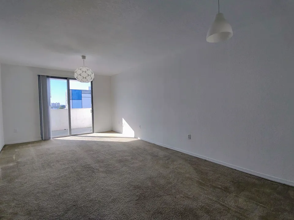 36 NW 6th Ave #803