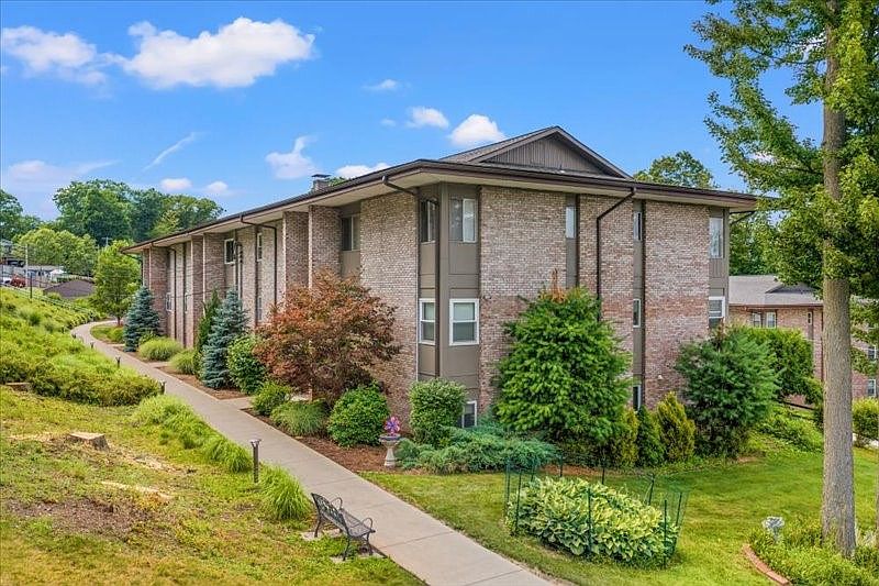 1st image of 201 Evergreen St APT 4-3E
