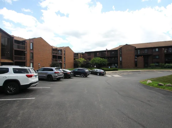 2929 Sunnyside Dr #102A, Rockford, IL 61114