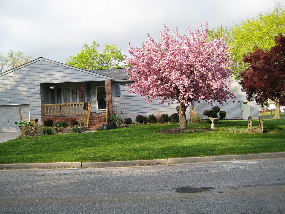 1st image of 148 Castle Heights Ave