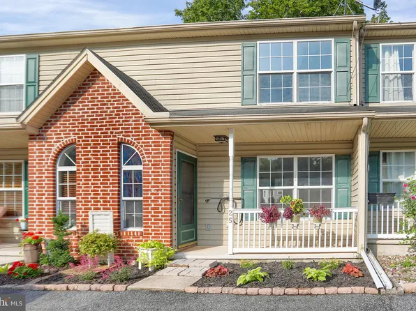 25 Petersburg Ln, Duncannon, PA 17020