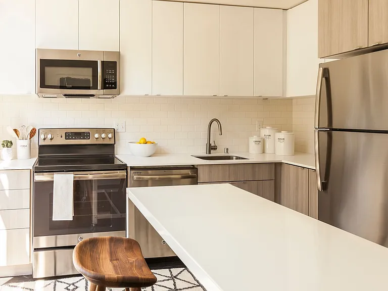 Welcome to Dexter Hayes! Modern convenience with exceptional views! — Photo 47