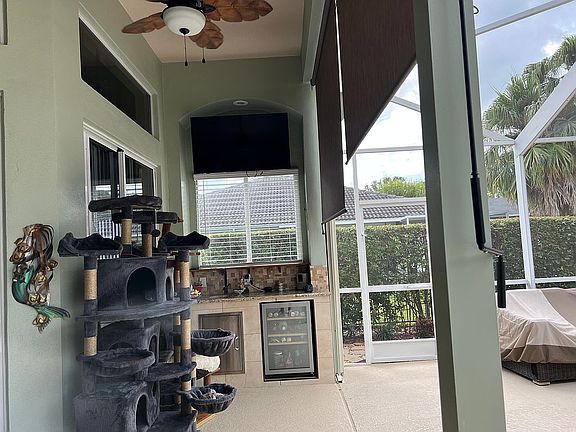 5th image of 638 SE Hidden River Dr