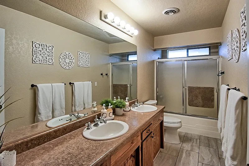333 Woodcliff Dr