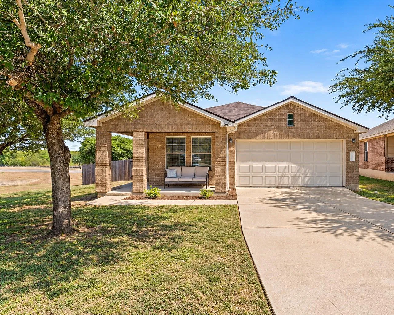 3 bed, 2.0 bath, 1526 sqft, $2,200 — Photo 1